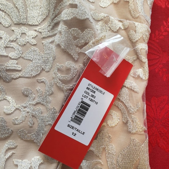 Carmen Marc Valvo Infusion Foiled Lace Shift Dress - Picture 5 of 7